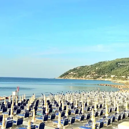 Terrazza Vittoria Centro Paese Parcheggio شقة Marina dʼAndora